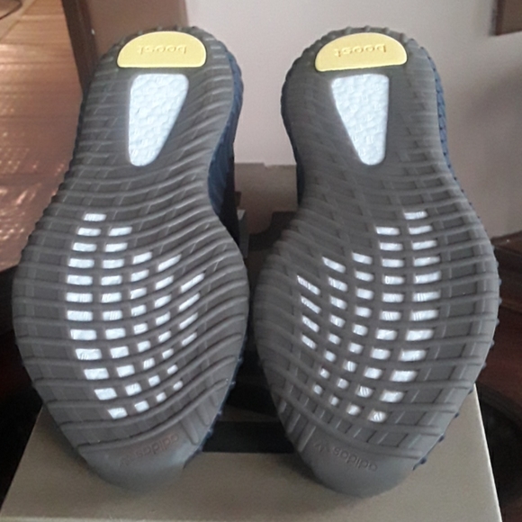 Yeezy 350 V2 "Cinder" - Picture 6 of 8